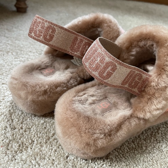 UGG Fluff Yea Slide -US 8 - Picture 2 of 4